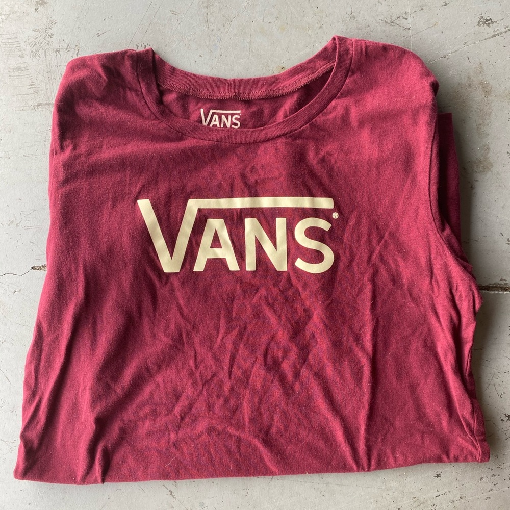Maroon/red Vans tee, slightly worn (lowest price)